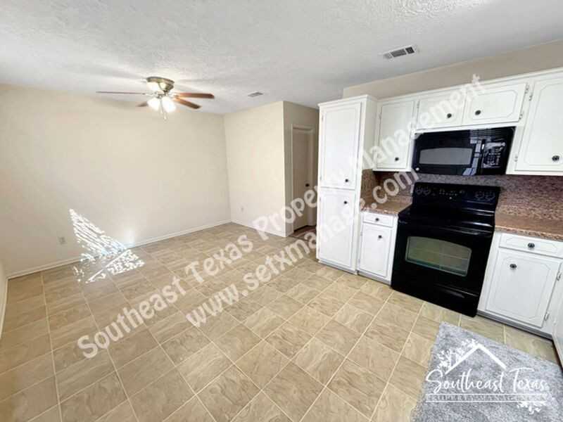 6630 Lexington Dr - Photo 4 of 14