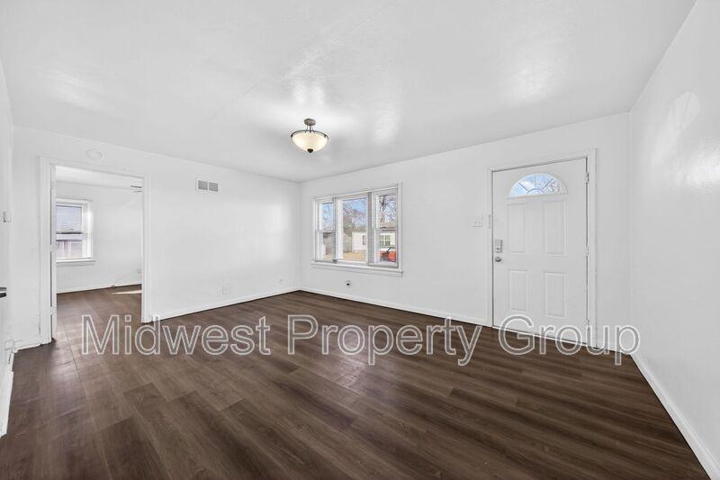 334 Mueller Ave - Photo 6 of 19