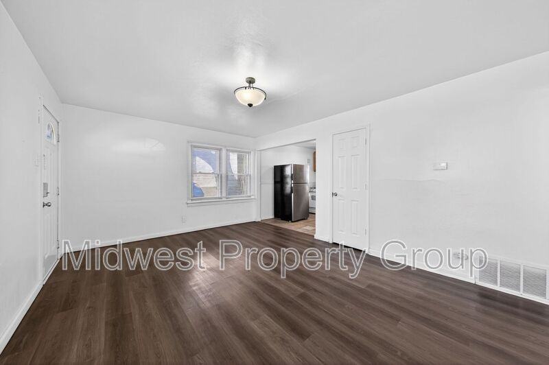 334 Mueller Ave - Photo 7 of 19