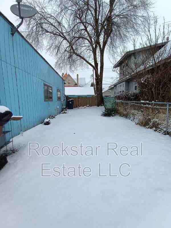 1003 E Illinois Ave - Photo 3 of 13