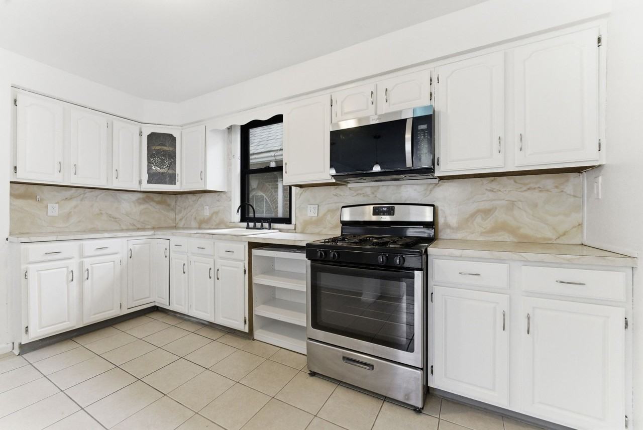 812 Roosevelt Ave #2 - Photo 2 of 17