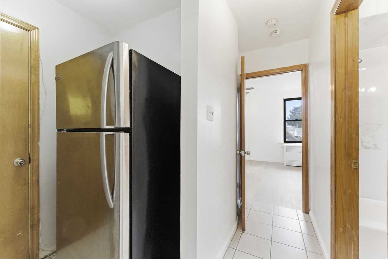 812 Roosevelt Ave #2 - Photo 4 of 17