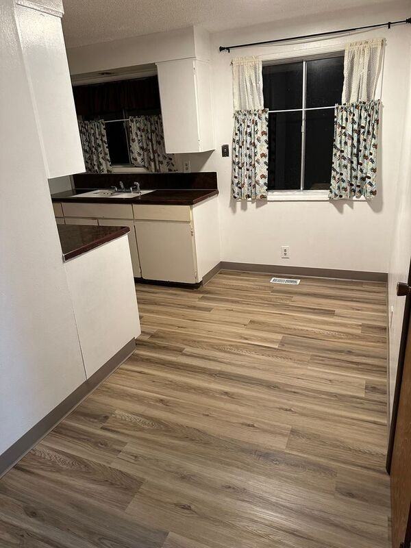 1580 Larkspur Ave - Photo 3 of 10