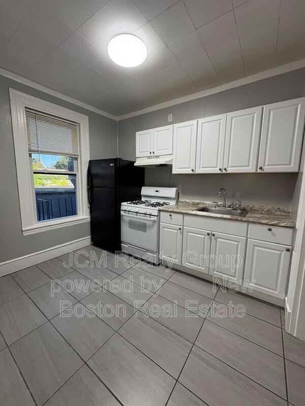 64 Hollis St - Photo 4 of 21