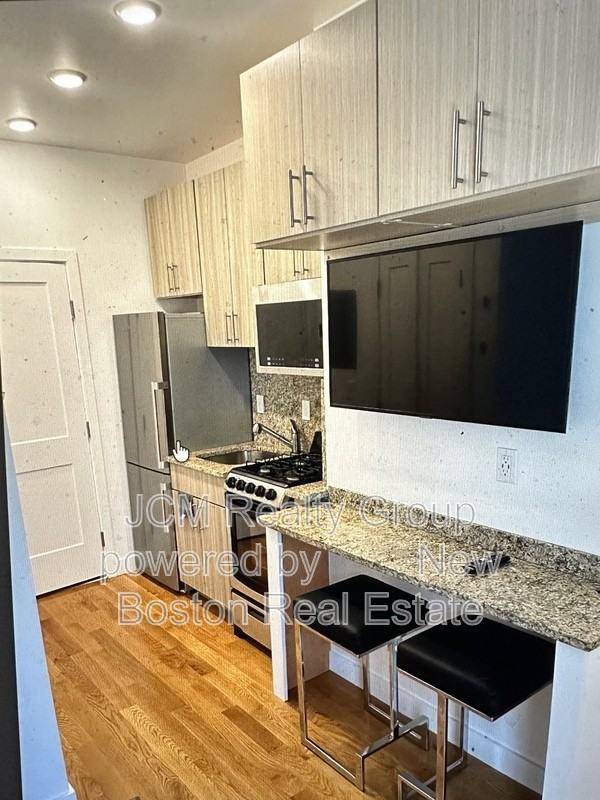 16 5th St - Photo 2 of 12