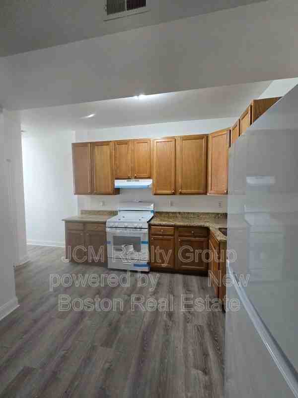 138 Chestnut St #1 - Photo 4 of 40