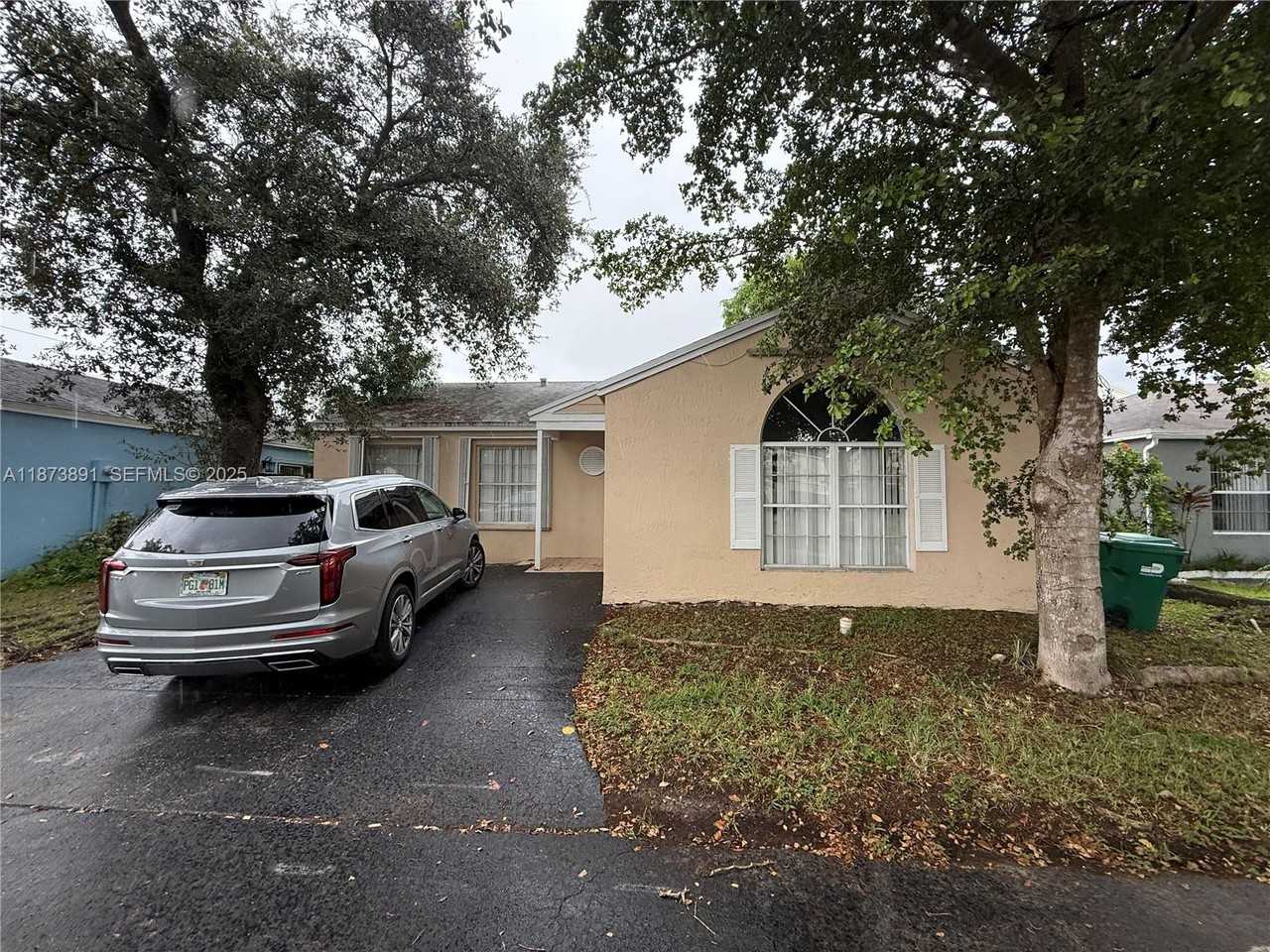 14560 Southwest 124th Place #1560 - Photo 5 of 15