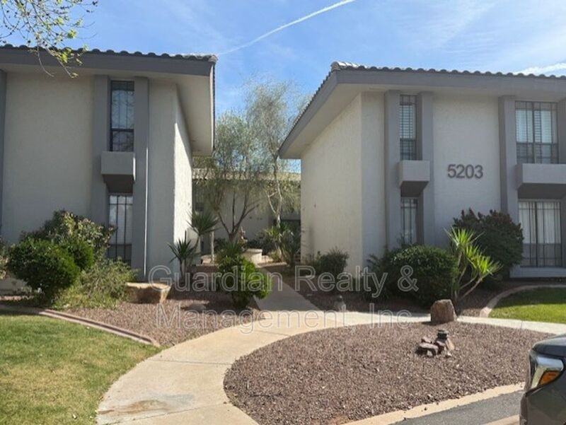 5203 N 24th St #102 - Photo 3 of 17