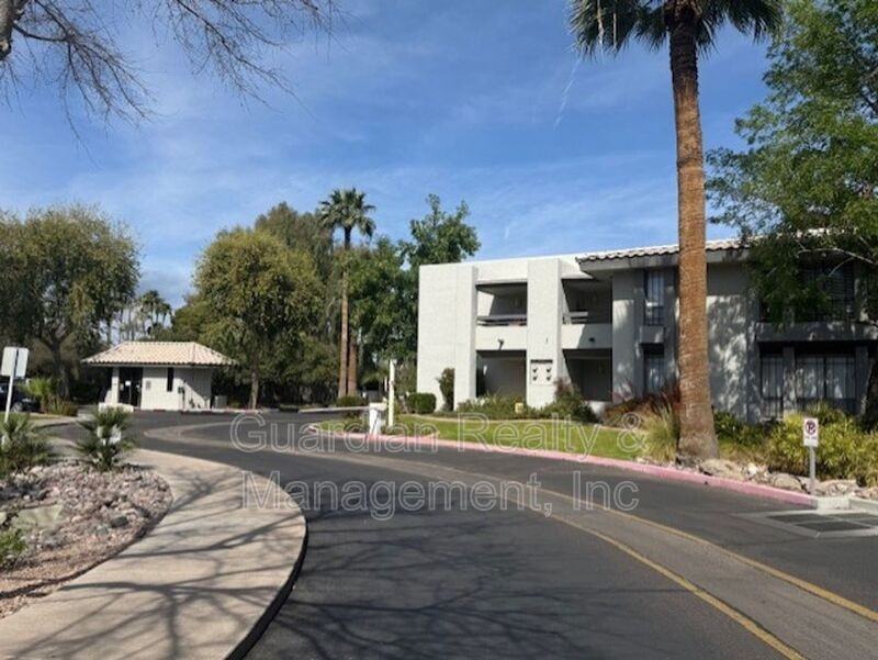 5203 N 24th St #102 - Photo 5 of 17