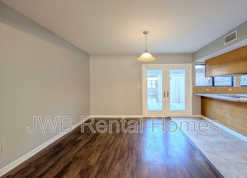 8159 Sutton Pl N - Photo 5 of 23