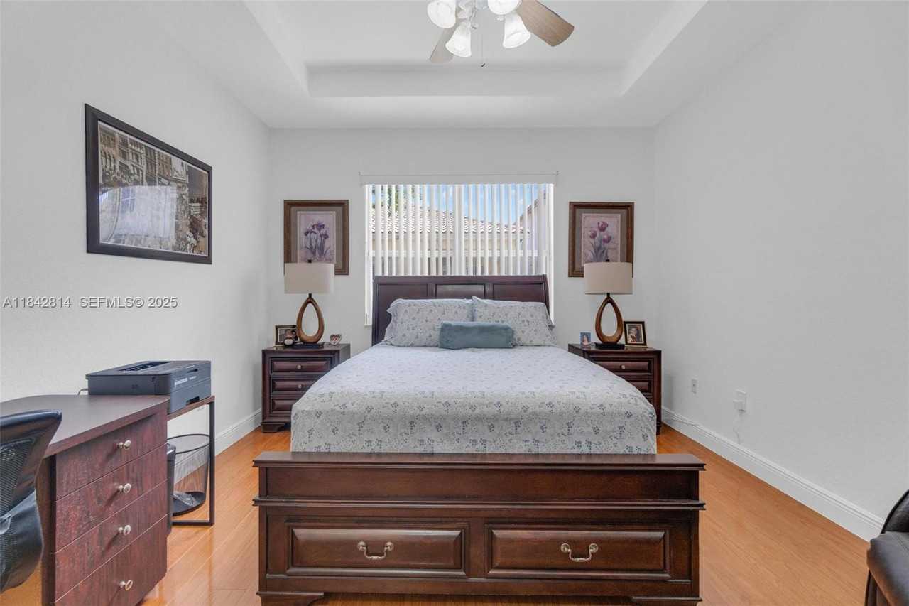 3920 Northeast 13th Drive #0 - Photo 5 of 34