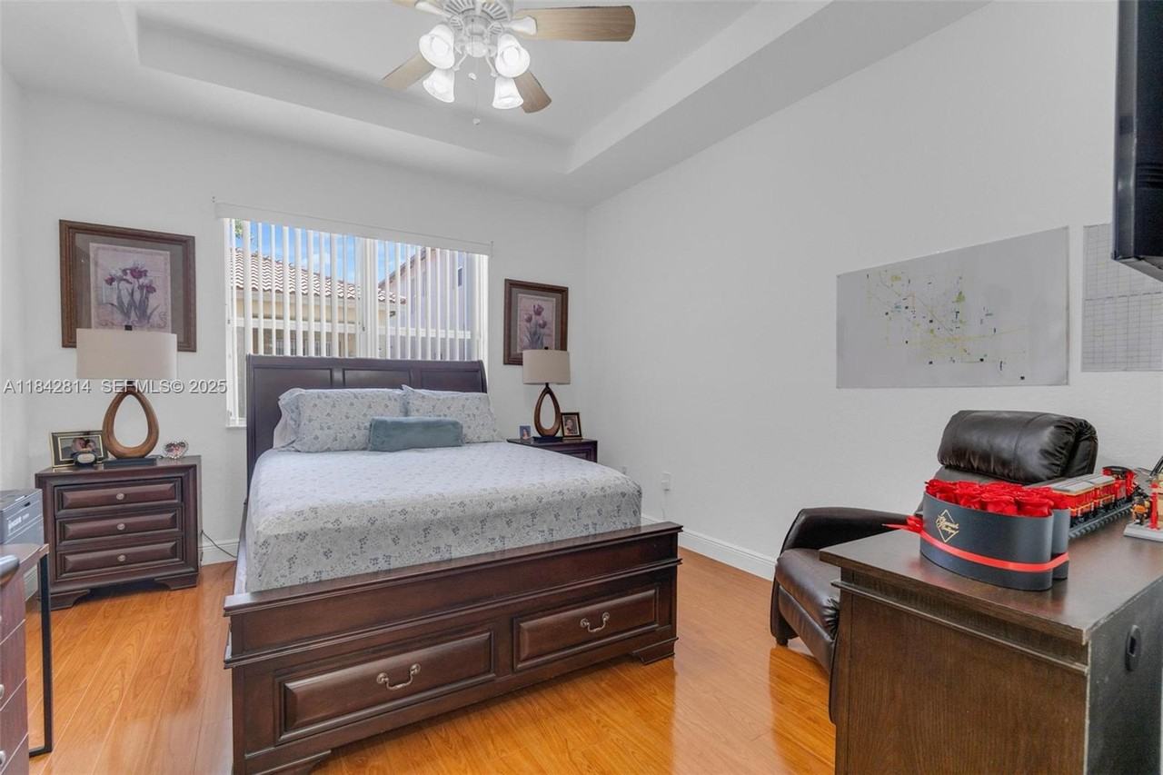 3920 Northeast 13th Drive #0 - Photo 7 of 34