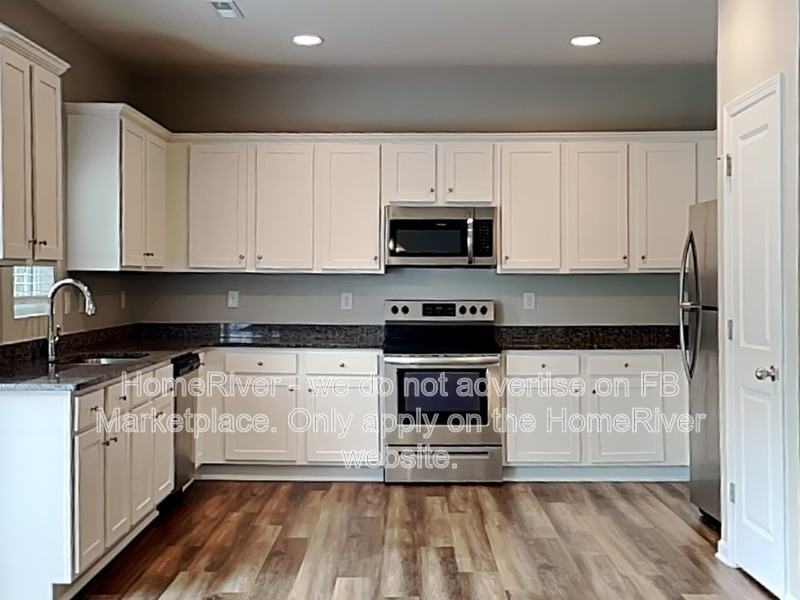 2902 Plantation Way - Photo 7 of 24