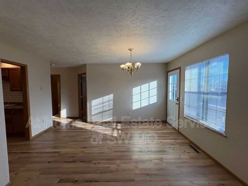 2102 Southfork Dr - Photo 3 of 12