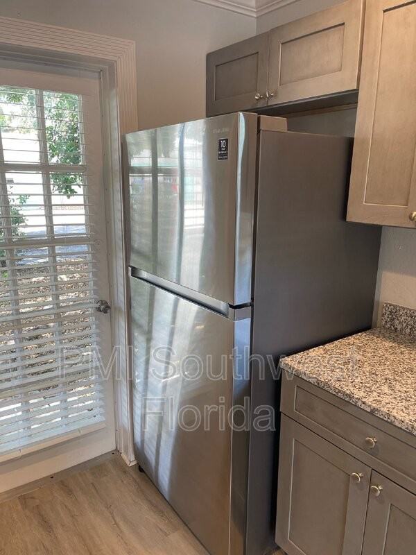 6363 Gateway Ave - Photo 2 of 20