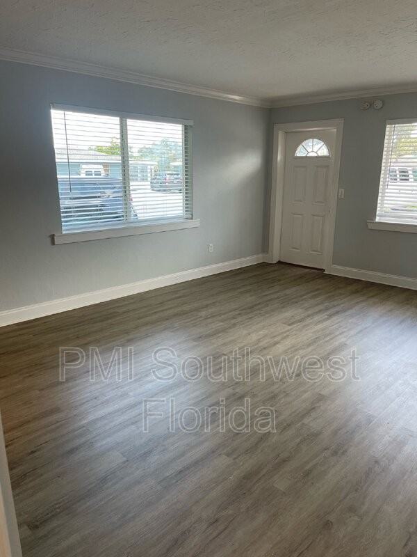 6363 Gateway Ave - Photo 4 of 20