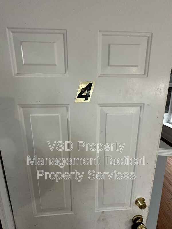 3289 East Blvd #4 - Photo 3 of 14