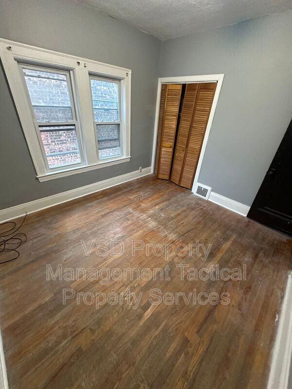 3289 East Blvd #4 - Photo 4 of 14