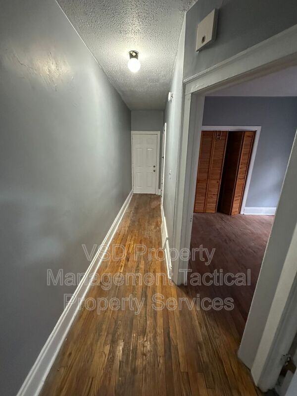 3289 East Blvd #4 - Photo 5 of 14