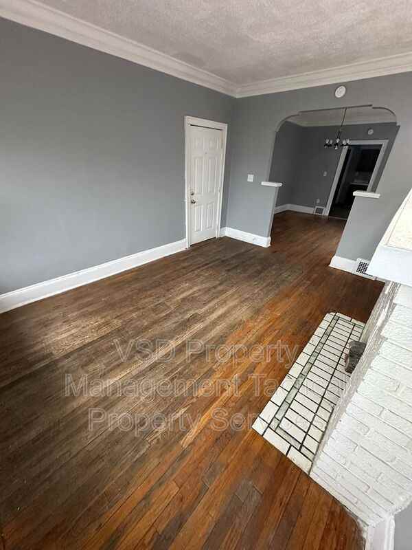 3289 East Blvd #4 - Photo 6 of 14