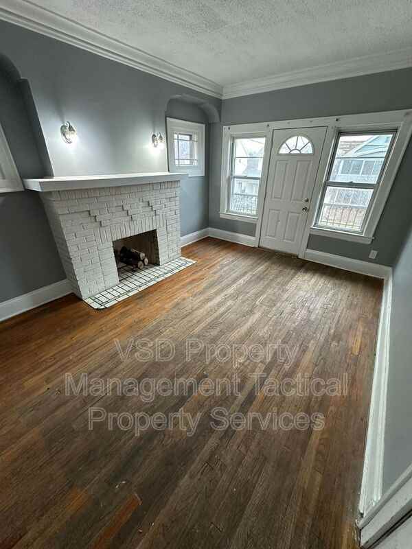 3289 East Blvd #4 - Photo 7 of 14