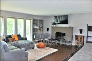 featured image of 4279 Lakeshore Rd