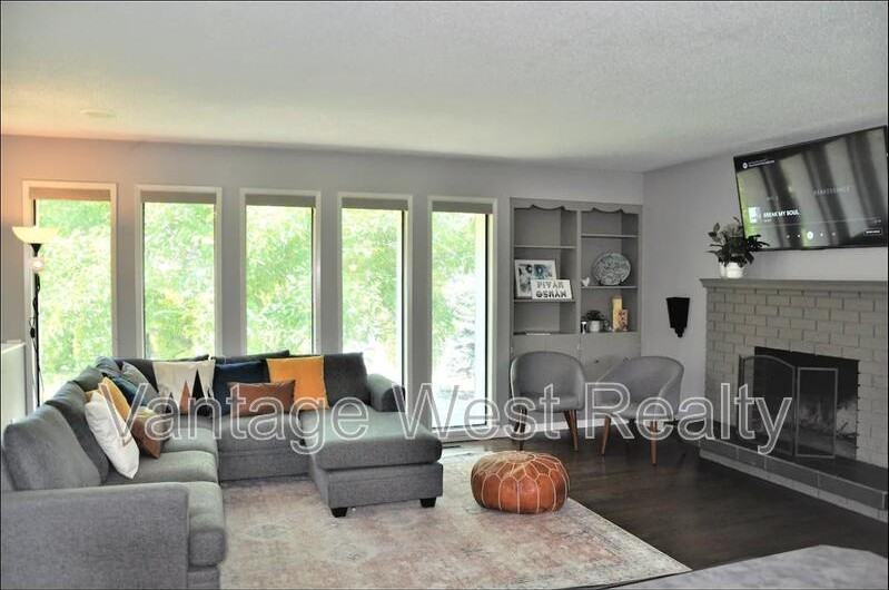 4279 Lakeshore Rd - Photo 3 of 20