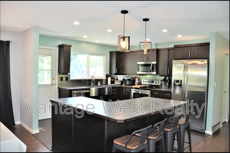 4279 Lakeshore Rd - Photo 4 of 20