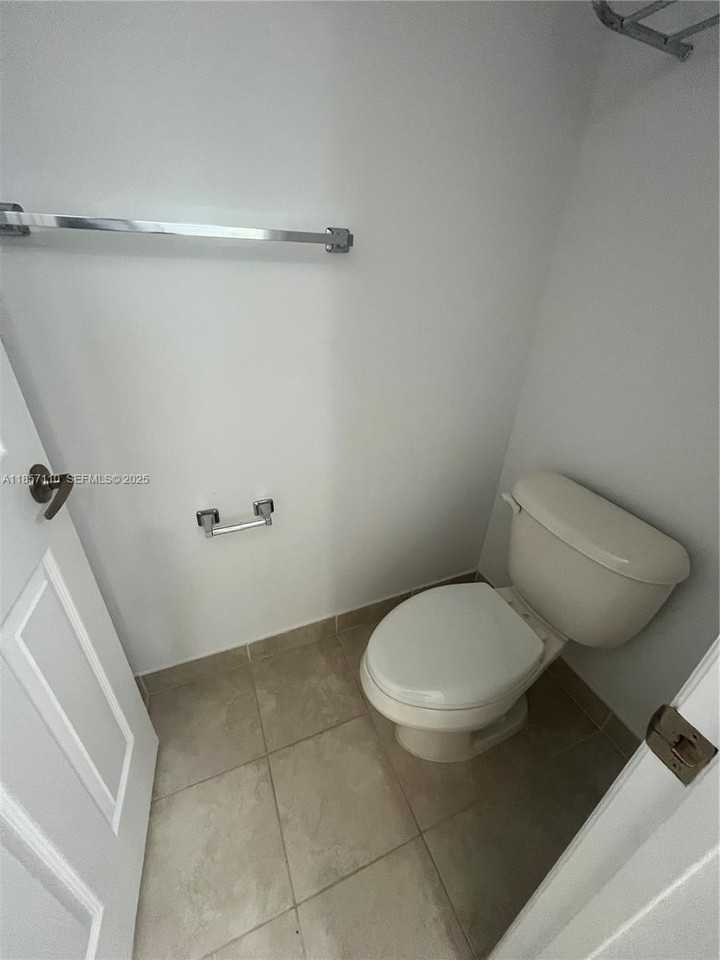 1318 Southwest 147th Terrace #1318 - Photo 5 of 16