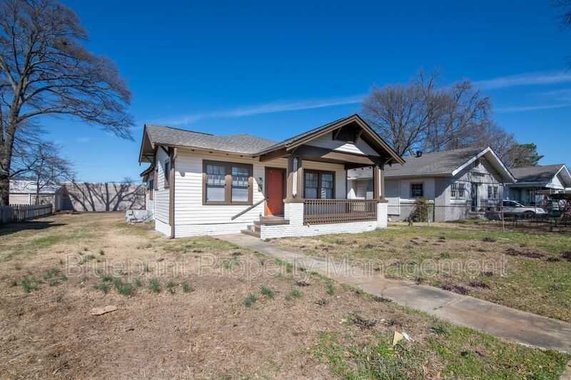 644 Alabama Ave Sw - Photo 2 of 20