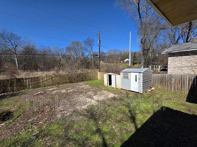 1413 Nannette St - Photo 5 of 35