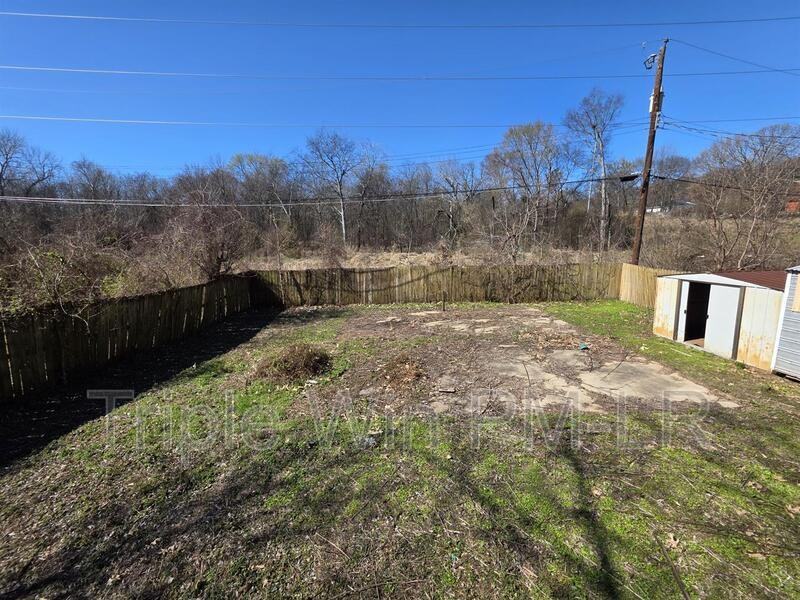 1413 Nannette St - Photo 6 of 35