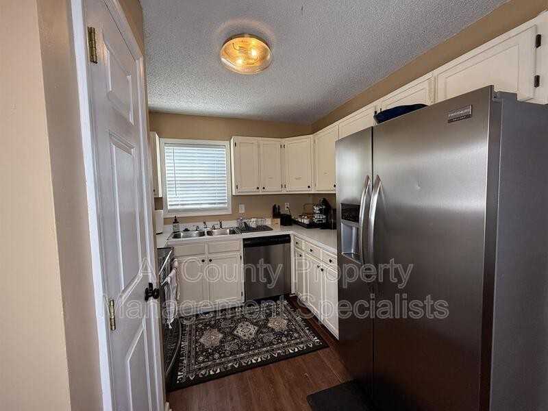 20 Lindsay St - Photo 4 of 9