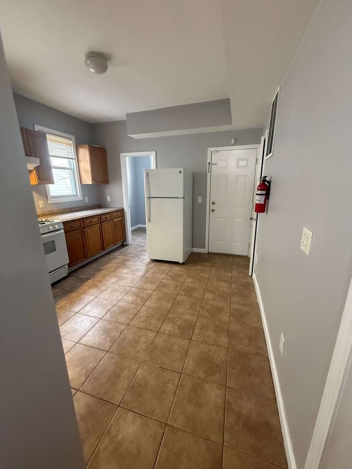 209 South 10th Street - Photo 4 of 10