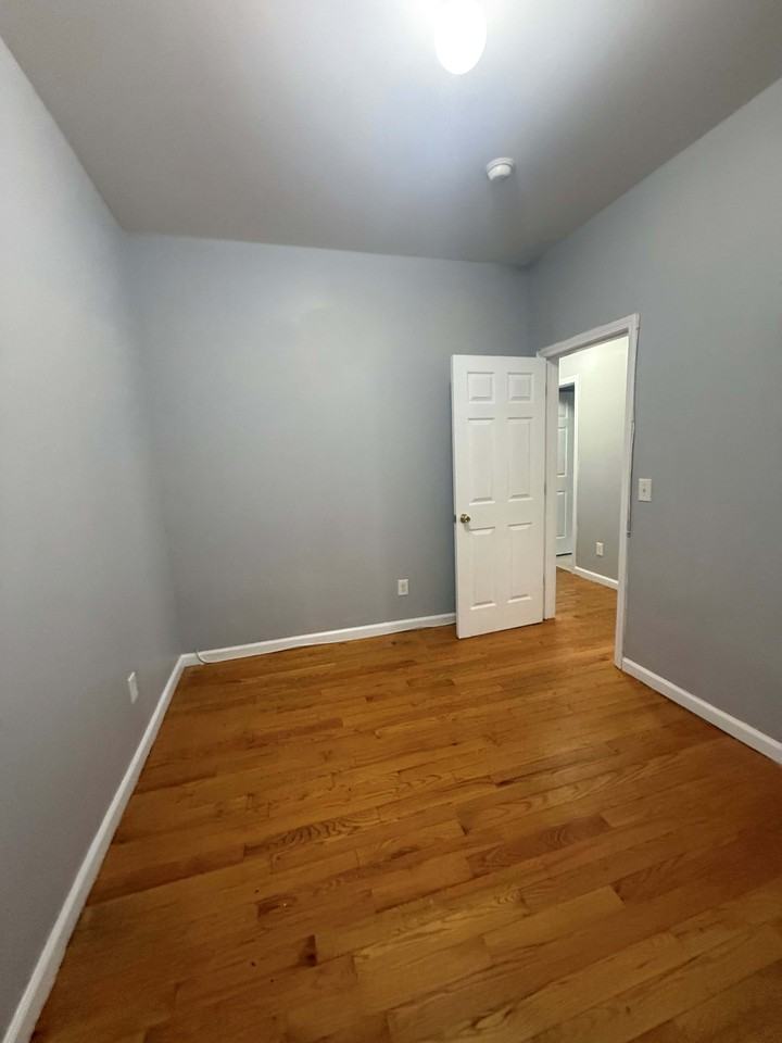 209 South 10th Street - Photo 6 of 10