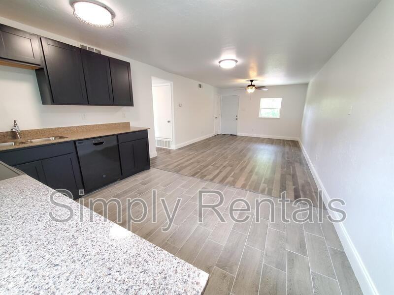 2004 Wesley St #5 - Photo 4 of 11