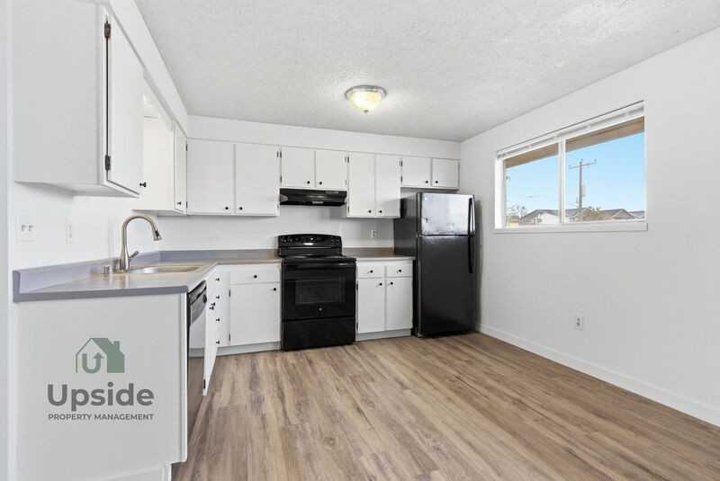 2923 N Hogan St - Photo 4 of 8