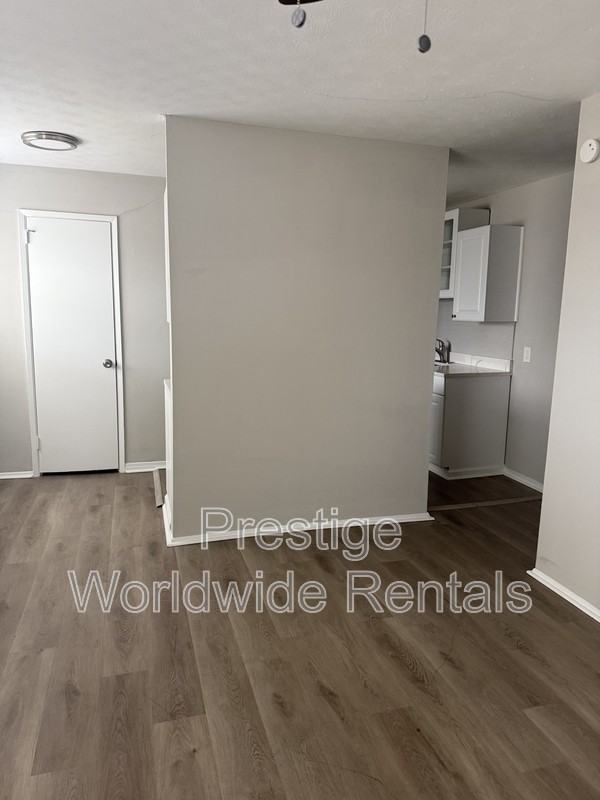 3226 Urban Ave - Photo 3 of 10
