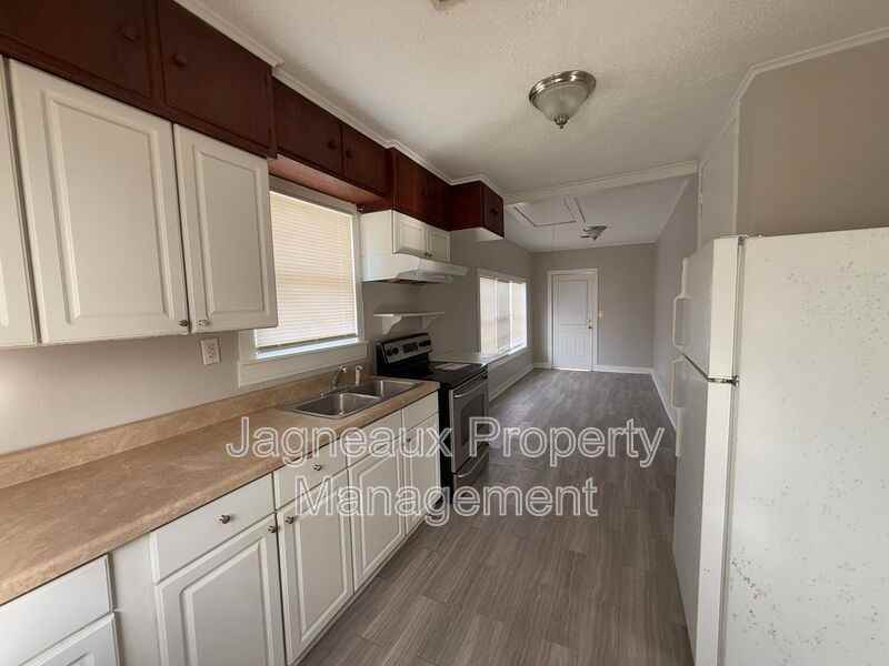 116 S Stanford St - Photo 3 of 9