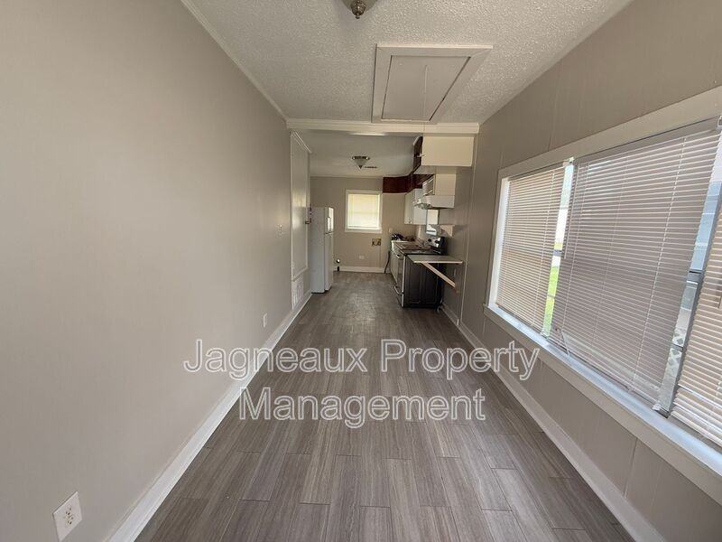 116 S Stanford St - Photo 4 of 9
