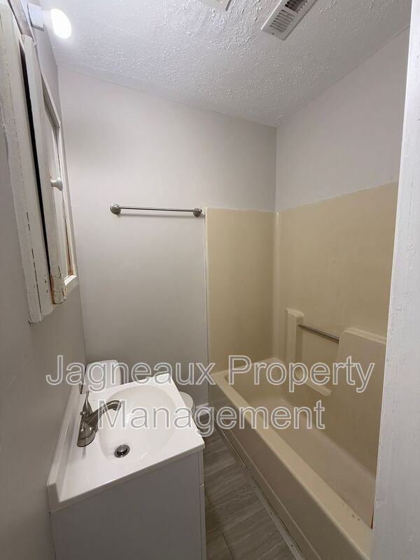 116 S Stanford St - Photo 6 of 9
