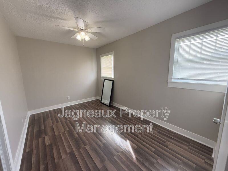 116 S Stanford St - Photo 7 of 9