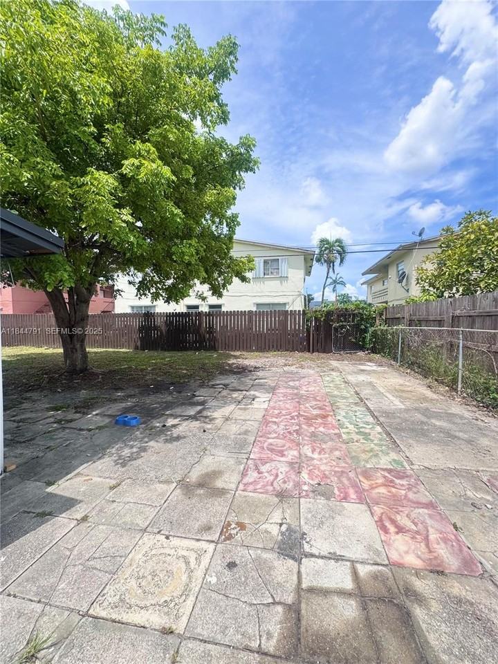 3731 Southwest 58th Terrace - Photo 2 of 14