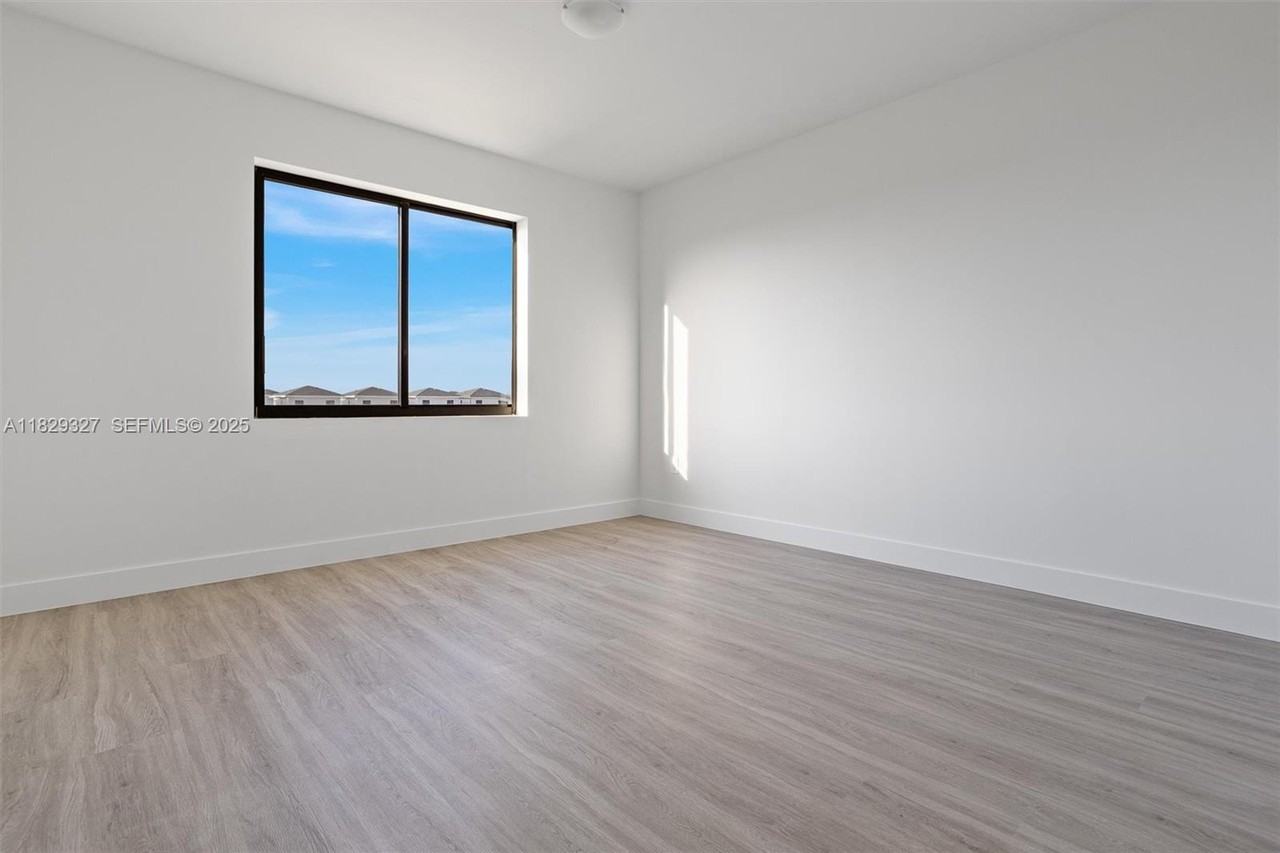 18953 Southwest 344th Terrace #0 - Photo 2 of 35