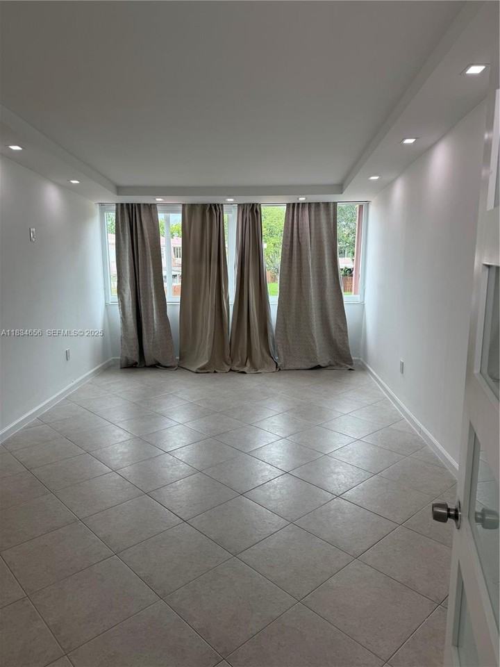 6350 Southwest 139th Court - Photo 5 of 82