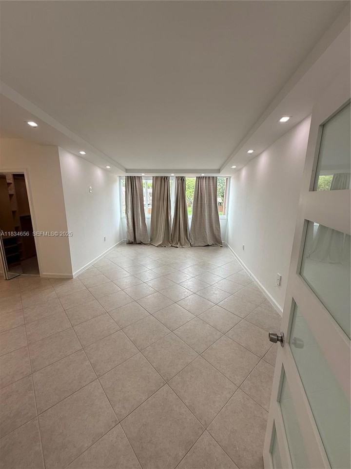 6350 Southwest 139th Court - Photo 7 of 82