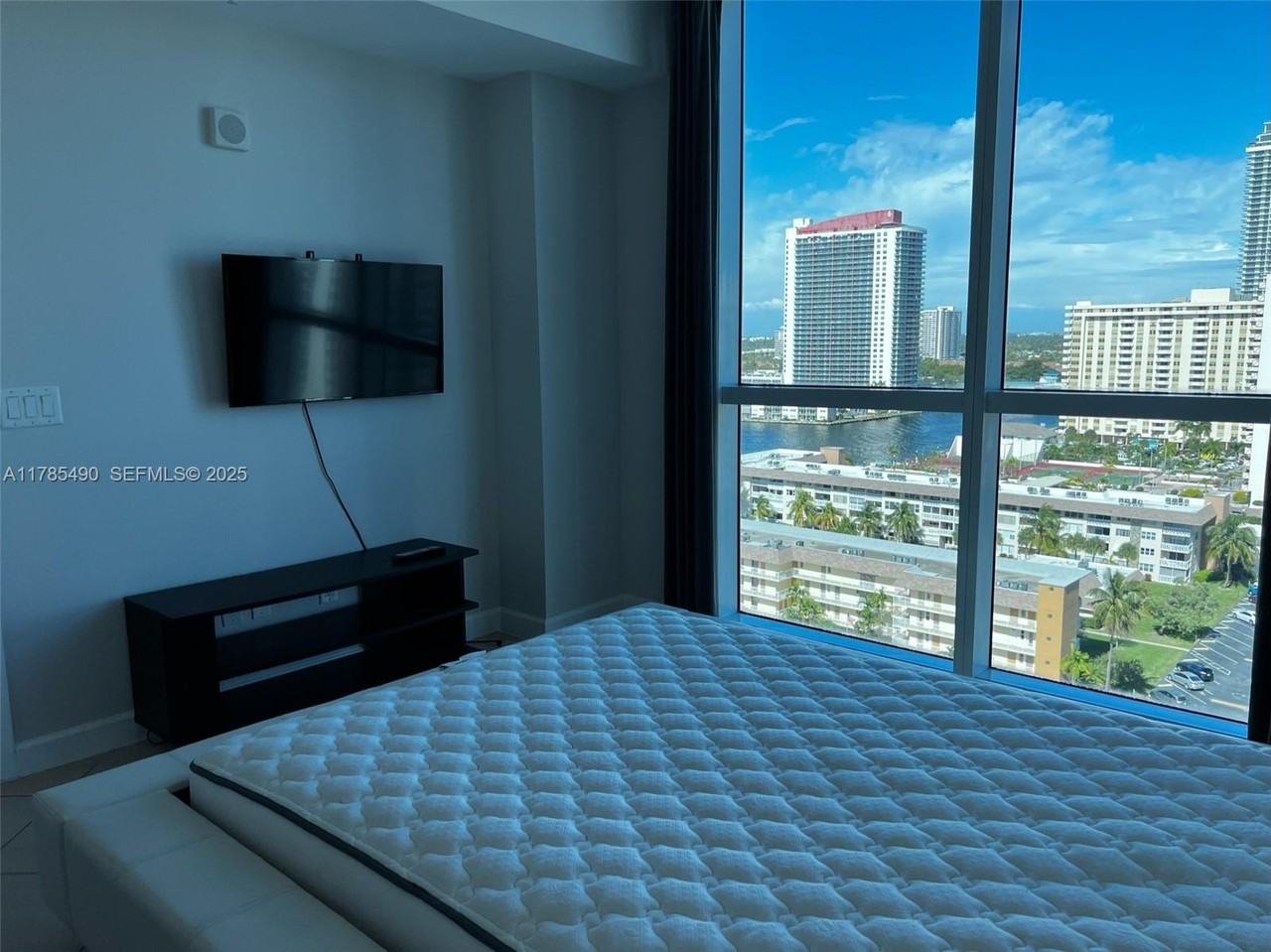 1945 South Ocean Drive #1411 - Photo 4 of 41