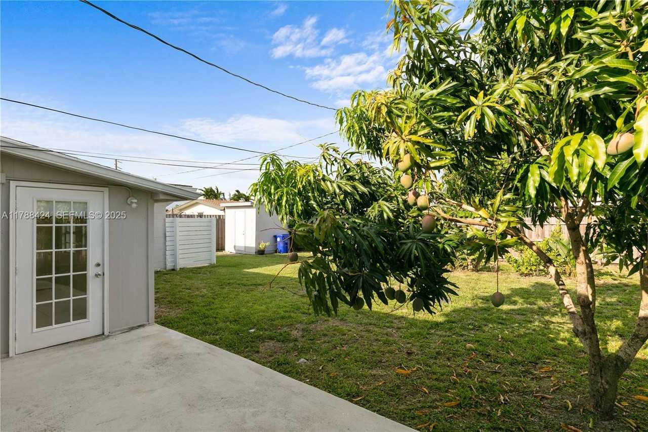 1511 Northwest 85th Way #0 - Photo 5 of 34