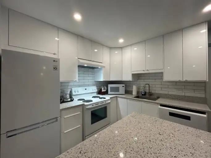 5532 4 Ave #B - Photo 2 of 14