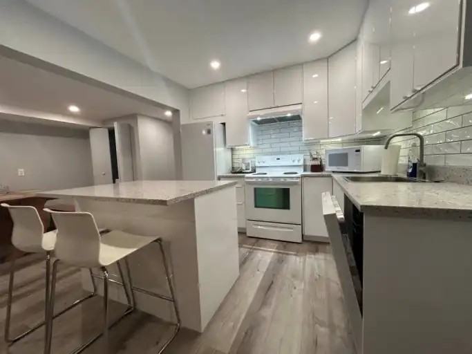 5532 4 Ave #B - Photo 3 of 14